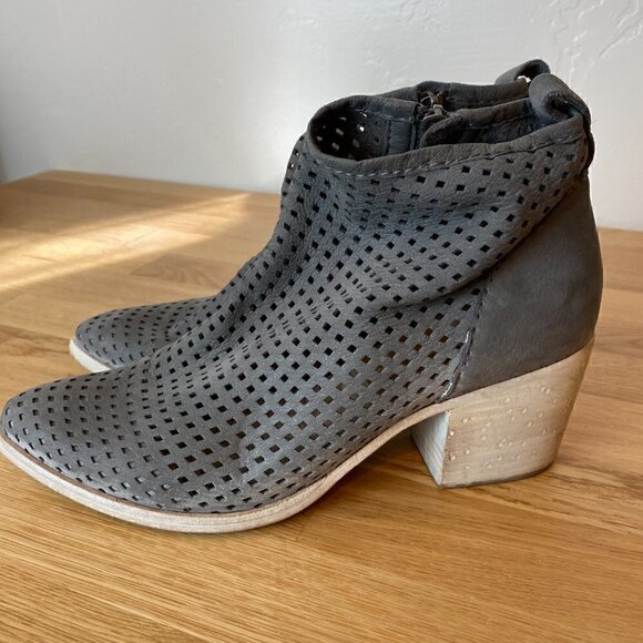 Dolce Vita Kenyon Smoke Grey Perforated Nubuck Bootie Size 9/9.5 - Picture 6 of 11